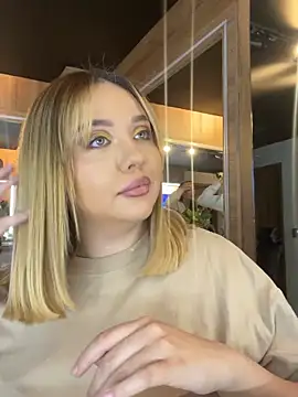 Snapshot of Angelina_velvett chatting on 10.03.25 Angelina velvett online show from 10.03.25