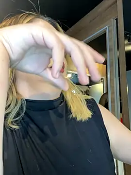 Snapshot of Angelina_velvett chatting on 10.14.25 Angelina velvett online show from 10.14.25