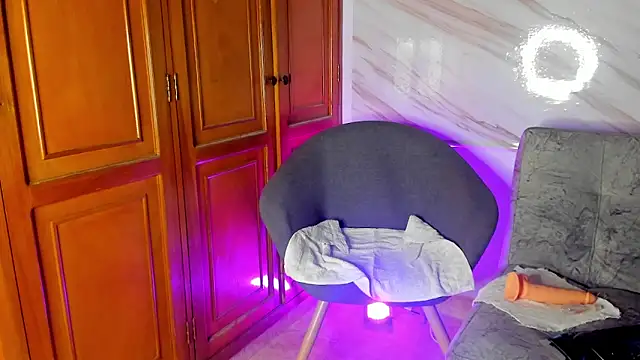 Snapshot of eimy-smit chatting on 11.11.25 eimy-smit online show from 11.11.25