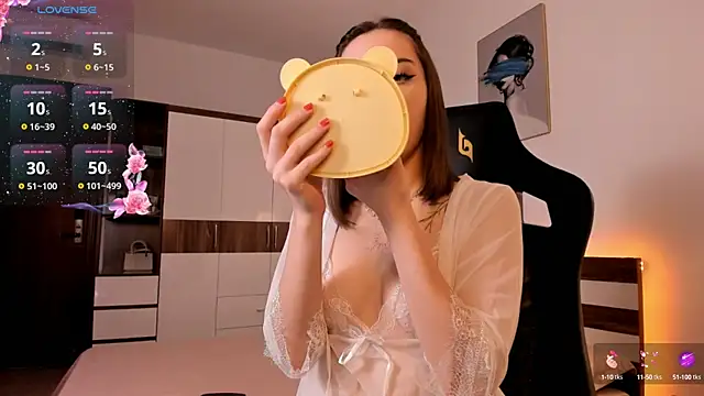 Snapshot of AmyVilvet_ chatting on 09.28.25 AmyVilvet online show from 09.28.25