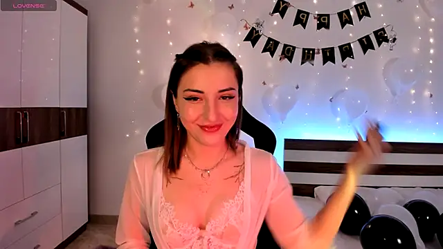 Snapshot of AmyVilvet_ chatting on 10.28.25 AmyVilvet online show from 10.28.25