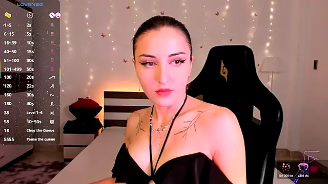 Snapshot of AmyVilvet_ chatting on 11.09.25 AmyVilvet online show from 11.09.25