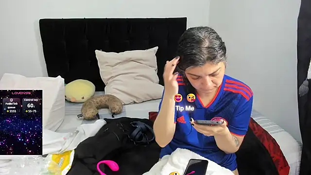 Snapshot of Yin_yang_hot chatting on 10.22.25 Yin yang hot online show from 10.22.25