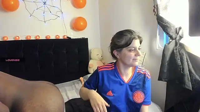 Snapshot of Yin_yang_hot chatting on 10.22.25 Yin yang hot online show from 10.22.25