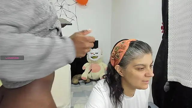 Snapshot of Yin_yang_hot chatting on 10.28.25 Yin yang hot online show from 10.28.25