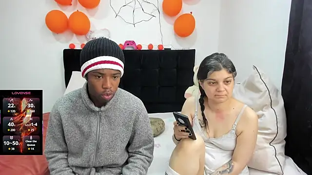 Snapshot of Yin_yang_hot chatting on 10.31.25 Yin yang hot online show from 10.31.25