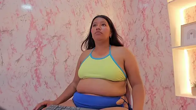 Snapshot of Sharon_Curvy chatting on 09.29.25 Sharon Curvy online show from 09.29.25