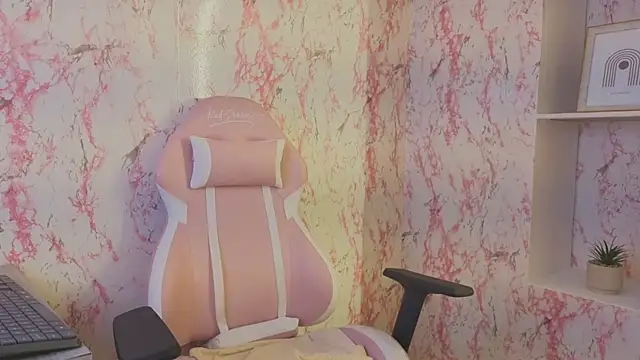 Snapshot of Sharon_Curvy chatting on 10.16.25 Sharon Curvy online show from 10.16.25