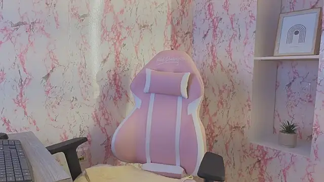 Snapshot of Sharon_Curvy chatting on 10.17.25 Sharon Curvy online show from 10.17.25