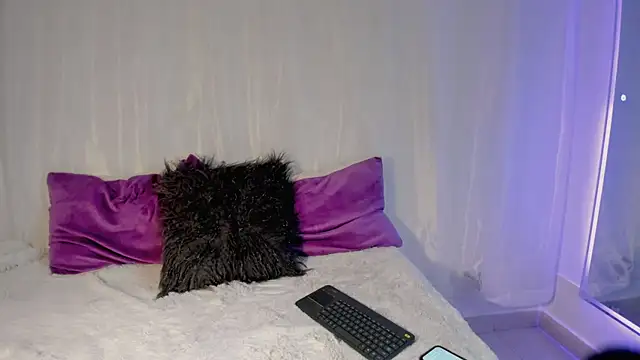 Olivia Morrys online show from 02.13.26