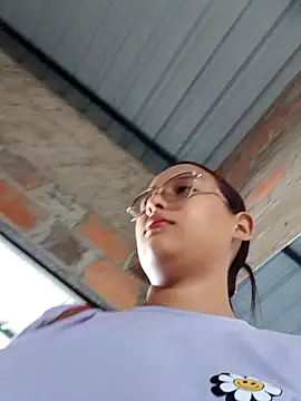 Snapshot of young_dairy01 chatting on 10.04.25 young dairy01 online show from 10.04.25