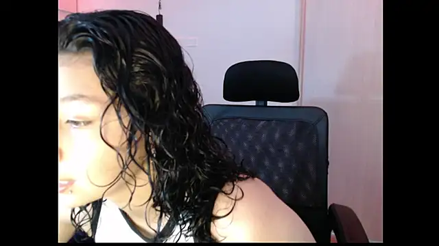 Ivonnybonn online show from 10.29.25