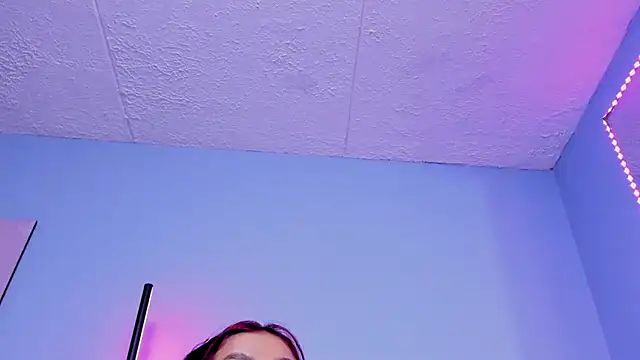 KathiaSaenz  online show from 11.21.25