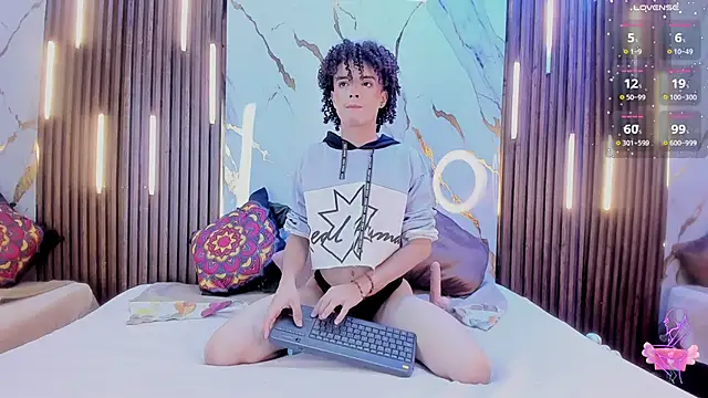 Snapshot of NoahVidall chatting on 10.04.25 NoahVidall online show from 10.04.25