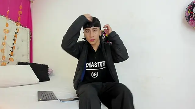 Snapshot of XaanderGrey chatting on 10.10.25 XaanderGrey online show from 10.10.25