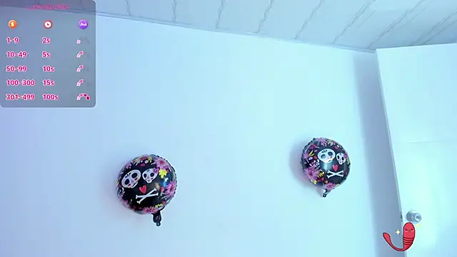 Snapshot of XaanderGrey chatting on 10.21.25 XaanderGrey online show from 10.21.25