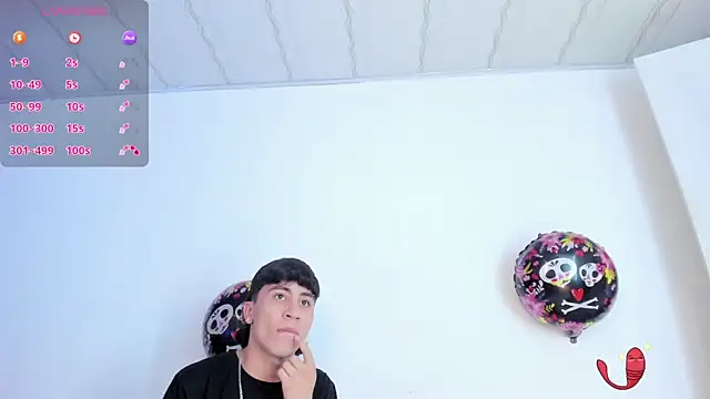 Snapshot of XaanderGrey chatting on 10.23.25 XaanderGrey online show from 10.23.25