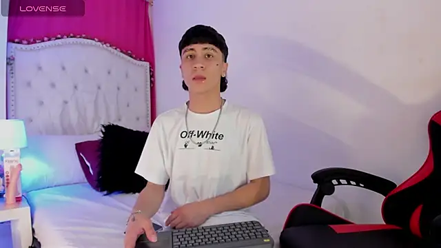 Snapshot of XaanderGrey chatting on 11.05.25 XaanderGrey online show from 11.05.25