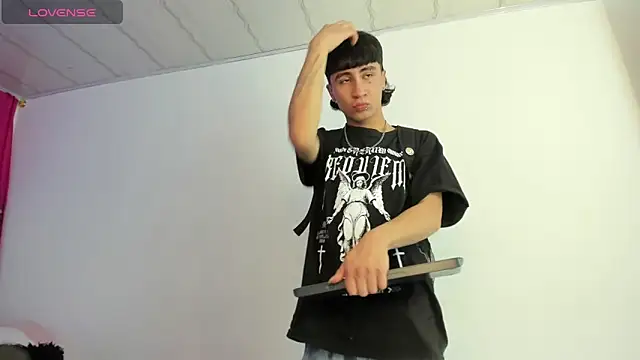 Snapshot of XaanderGrey chatting on 11.07.25 XaanderGrey online show from 11.07.25