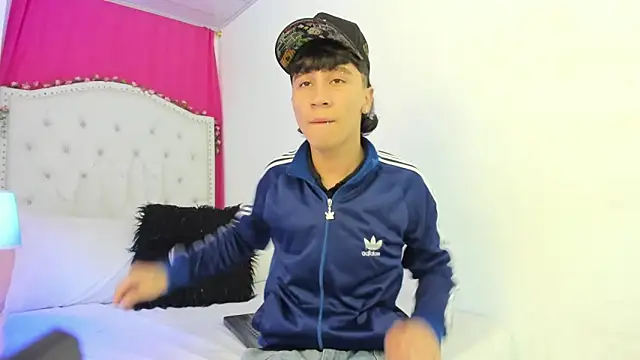 Snapshot of XaanderGrey chatting on 11.08.25 XaanderGrey online show from 11.08.25