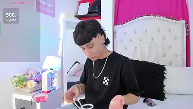 Snapshot of XaanderGrey chatting on 11.15.25 XaanderGrey online show from 11.15.25