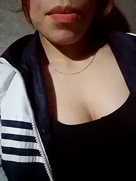 Snapshot of nhinhi-sexy chatting on 10.08.25 nhinhi-sexy online show from 10.08.25