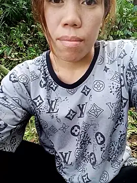 Snapshot of nhinhi-sexy chatting on 10.28.25 nhinhi-sexy online show from 10.28.25