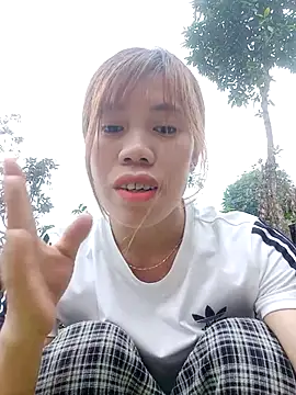 Snapshot of nhinhi-sexy chatting on 10.31.25 nhinhi-sexy online show from 10.31.25