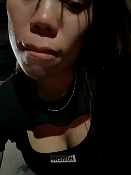 Snapshot of nhinhi-sexy chatting on 11.13.25 nhinhi-sexy online show from 11.13.25