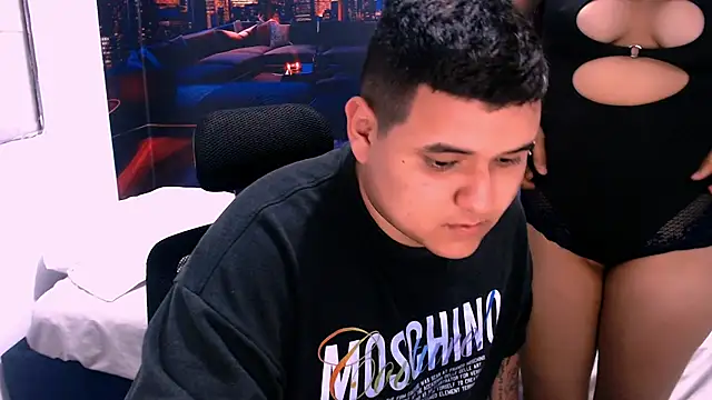 Snapshot of Charly_and_laura chatting on 10.23.25 Charly and laura online show from 10.23.25