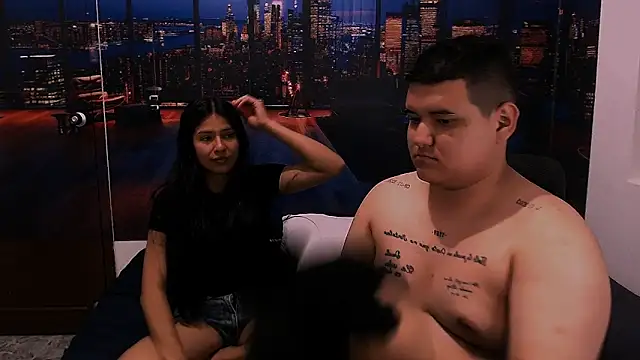 Snapshot of Charly_and_laura chatting on 10.24.25 Charly and laura online show from 10.24.25