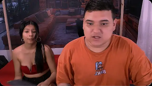 Snapshot of Charly_and_laura chatting on 10.27.25 Charly and laura online show from 10.27.25