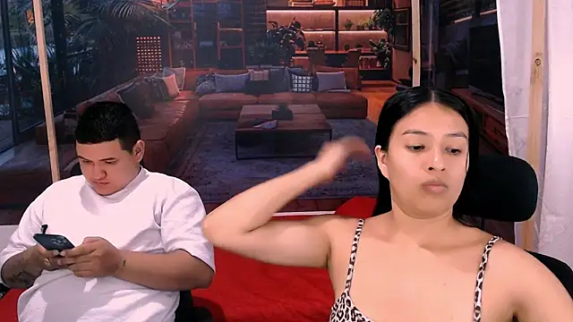 Snapshot of Charly_and_laura chatting on 10.28.25 Charly and laura online show from 10.28.25