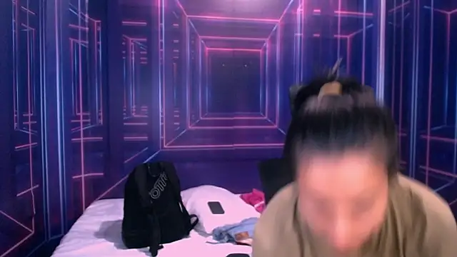 Snapshot of Charly_and_laura chatting on 10.30.25 Charly and laura online show from 10.30.25