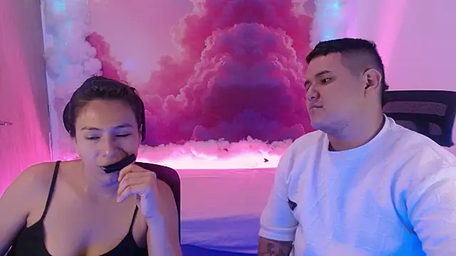 Snapshot of Charly_and_laura chatting on 11.04.25 Charly and laura online show from 11.04.25