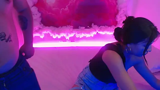 Snapshot of Charly_and_laura chatting on 11.05.25 Charly and laura online show from 11.05.25