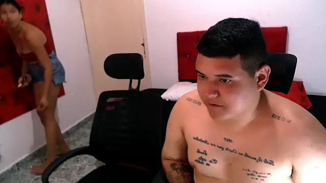 Snapshot of Charly_and_laura chatting on 11.10.25 Charly and laura online show from 11.10.25