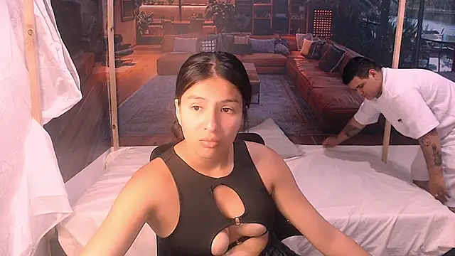 Snapshot of Charly_and_laura chatting on 11.18.25 Charly and laura online show from 11.18.25