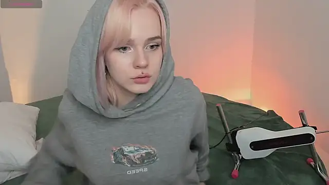 Snapshot of MayWins chatting on 03.04.26 MayWins online show from 03.04.26