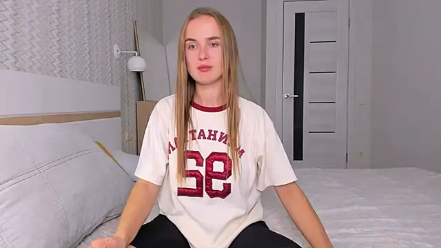 Snapshot of LilMary_ chatting on 10.12.25 LilMary online show from 10.12.25