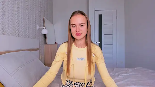 Snapshot of LilMary_ chatting on 10.14.25 LilMary online show from 10.14.25