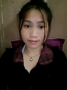 min-xinh online show from 10.24.25