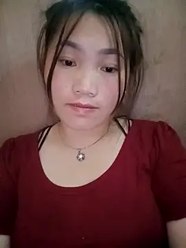 min-xinh online show from 10.28.25