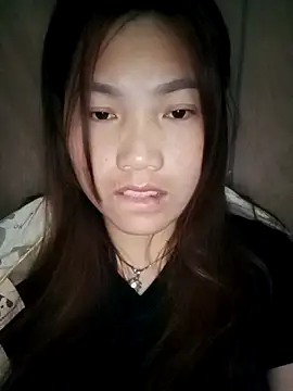 min-xinh online show from 10.28.25