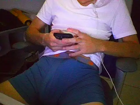 Snapshot of AlbertoRuiz086 chatting on 10.15.25 AlbertoRuiz086 online show from 10.15.25