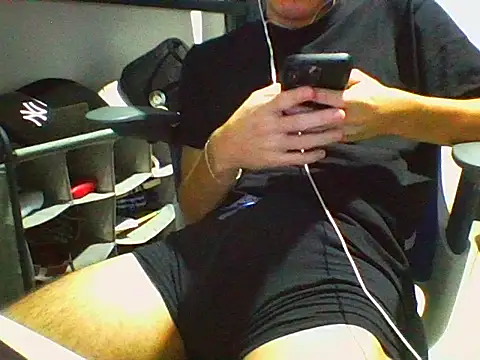 Snapshot of AlbertoRuiz086 chatting on 10.25.25 AlbertoRuiz086 online show from 10.25.25