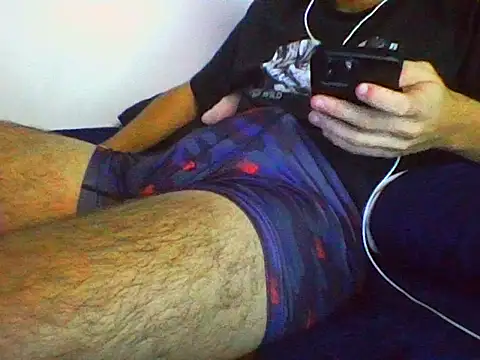 Snapshot of AlbertoRuiz086 chatting on 10.27.25 AlbertoRuiz086 online show from 10.27.25