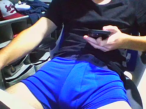 Snapshot of AlbertoRuiz086 chatting on 11.05.25 AlbertoRuiz086 online show from 11.05.25