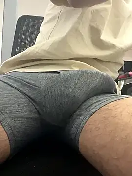 Snapshot of AlbertoRuiz086 chatting on 03.24.26 AlbertoRuiz086 online show from 03.24.26