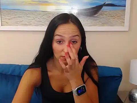 Snapshot of LuisaLive chatting on 10.09.25 LuisaLive online show from 10.09.25